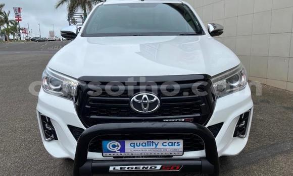 Sayi Na hannu Toyota Hilux White Mota in Maseru a Maseru Sayi Na hannu Toyota Hilux White Mota in Maseru a Maseru