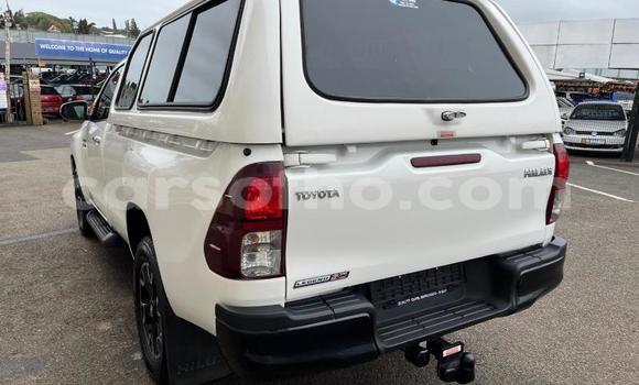 Sayi Na hannu Toyota Hilux White Mota in Maseru a Maseru Sayi Na hannu Toyota Hilux White Mota in Maseru a Maseru
