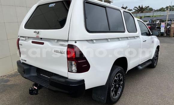 Sayi Na hannu Toyota Hilux White Mota in Maseru a Maseru Sayi Na hannu Toyota Hilux White Mota in Maseru a Maseru