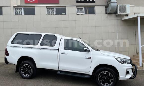 Sayi Na hannu Toyota Hilux White Mota in Maseru a Maseru Sayi Na hannu Toyota Hilux White Mota in Maseru a Maseru