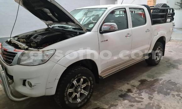 Sayi Na hannu Toyota Hilux White Mota in Maseru a Maseru Sayi Na hannu Toyota Hilux White Mota in Maseru a Maseru