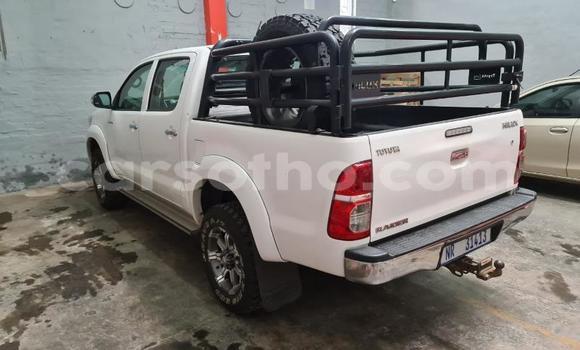 Sayi Na hannu Toyota Hilux White Mota in Maseru a Maseru Sayi Na hannu Toyota Hilux White Mota in Maseru a Maseru