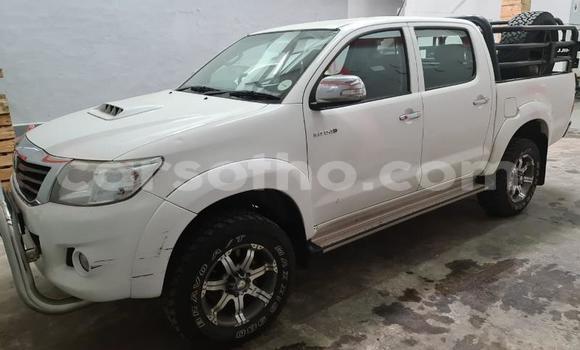 Sayi Na hannu Toyota Hilux White Mota in Maseru a Maseru Sayi Na hannu Toyota Hilux White Mota in Maseru a Maseru