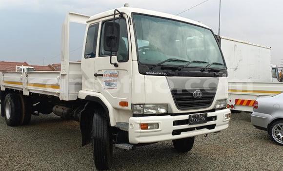 اشتري مستعمل Nissan UD White شاحنة في Maseru في Maseru