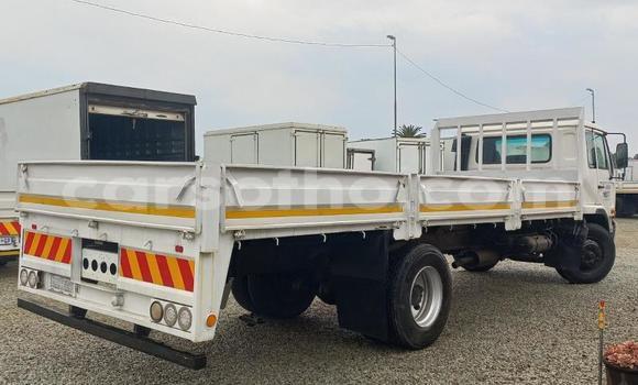 Sayi Na hannu Nissan UD White Babbar mota in Maseru a Maseru Sayi Na hannu Nissan UD White Babbar mota in Maseru a Maseru