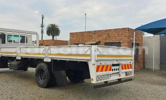 Sayi Na hannu Nissan UD White Babbar mota in Maseru a Maseru Sayi Na hannu Nissan UD White Babbar mota in Maseru a Maseru