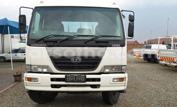 Sayi Na hannu Nissan UD White Babbar mota in Maseru a Maseru Sayi Na hannu Nissan UD White Babbar mota in Maseru a Maseru