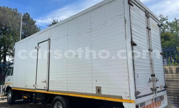اشتري مستعمل Nissan UD White شاحنة في Maseru في Maseru اشتري مستعمل Nissan UD White شاحنة في Maseru في Maseru