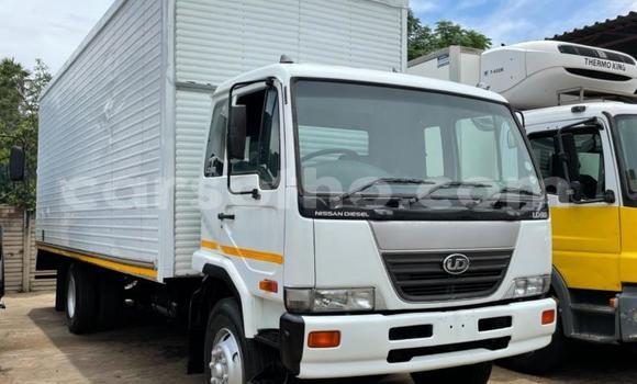 اشتري مستعمل Nissan UD White شاحنة في Maseru في Maseru اشتري مستعمل Nissan UD White شاحنة في Maseru في Maseru