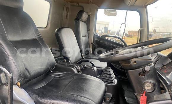 Sayi Na hannu Hino 300 Series White Babbar mota in Maseru a Maseru Sayi Na hannu Hino 300 Series White Babbar mota in Maseru a Maseru