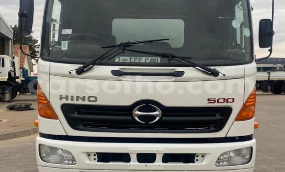 Sayi Na hannu Hino 300 Series White Babbar mota in Maseru a Maseru Sayi Na hannu Hino 300 Series White Babbar mota in Maseru a Maseru