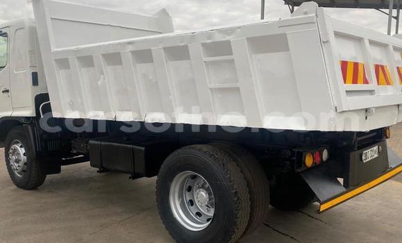 Sayi Na hannu Hino 300 Series White Babbar mota in Maseru a Maseru Sayi Na hannu Hino 300 Series White Babbar mota in Maseru a Maseru