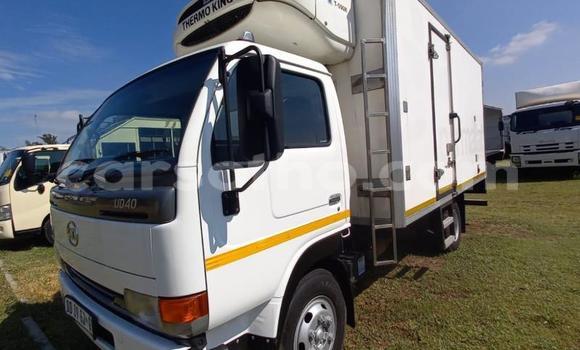 اشتري مستعمل Nissan UD White شاحنة في Maseru في Maseru