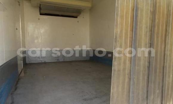 اشتري مستعمل Nissan UD White شاحنة في Maseru في Maseru اشتري مستعمل Nissan UD White شاحنة في Maseru في Maseru