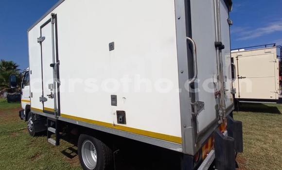 اشتري مستعمل Nissan UD White شاحنة في Maseru في Maseru اشتري مستعمل Nissan UD White شاحنة في Maseru في Maseru