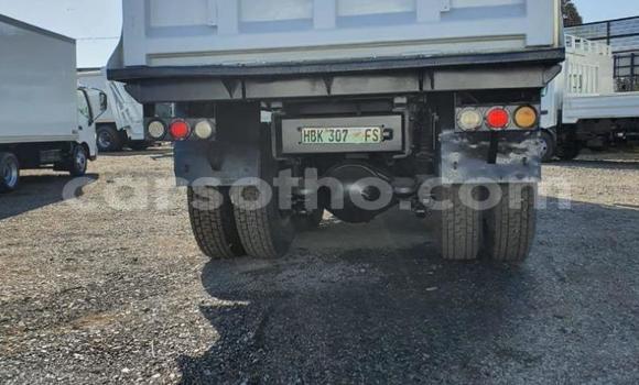 اشتري مستعمل Nissan UD White شاحنة في Maseru في Maseru اشتري مستعمل Nissan UD White شاحنة في Maseru في Maseru