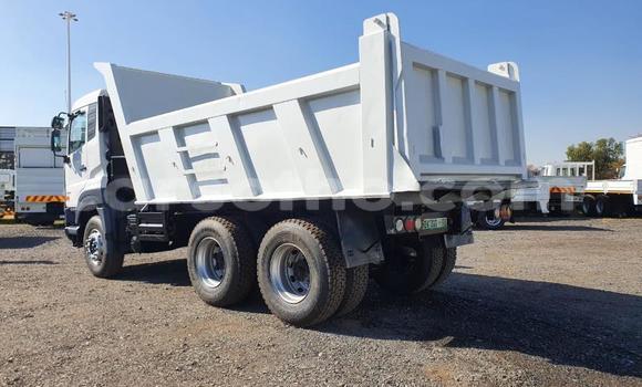 اشتري مستعمل Nissan UD White شاحنة في Maseru في Maseru اشتري مستعمل Nissan UD White شاحنة في Maseru في Maseru