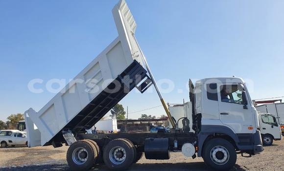اشتري مستعمل Nissan UD White شاحنة في Maseru في Maseru اشتري مستعمل Nissan UD White شاحنة في Maseru في Maseru