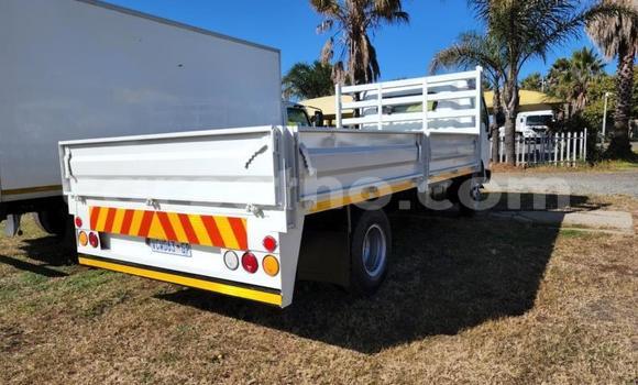 Sayi Na hannu Nissan UD White Babbar mota in Maseru a Maseru Sayi Na hannu Nissan UD White Babbar mota in Maseru a Maseru