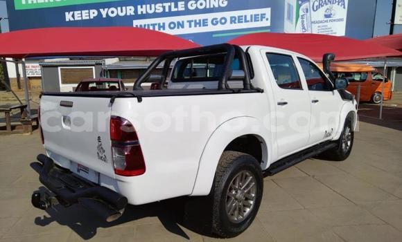 اشتري مستعمل Toyota Hilux White سيارة في Maseru في Maseru اشتري مستعمل Toyota Hilux White سيارة في Maseru في Maseru