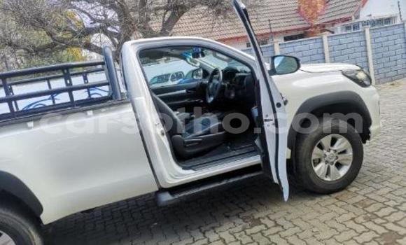 اشتري مستعمل Toyota Hilux White سيارة في Maseru في Maseru اشتري مستعمل Toyota Hilux White سيارة في Maseru في Maseru