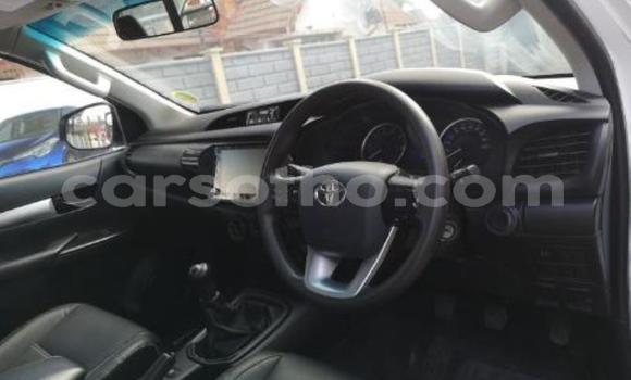 اشتري مستعمل Toyota Hilux White سيارة في Maseru في Maseru اشتري مستعمل Toyota Hilux White سيارة في Maseru في Maseru