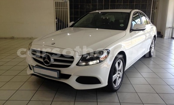 Sayi Na hannu Mercedes-Benz C–Class White Mota in Butha Buthe a Butha-Buthe Sayi Na hannu Mercedes-Benz C–Class White Mota in Butha Buthe a Butha-Buthe