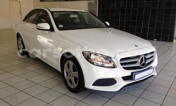 Sayi Na hannu Mercedes-Benz C–Class White Mota in Butha Buthe a Butha-Buthe Sayi Na hannu Mercedes-Benz C–Class White Mota in Butha Buthe a Butha-Buthe