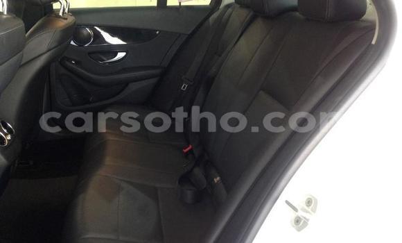 Sayi Na hannu Mercedes-Benz C–Class White Mota in Butha Buthe a Butha-Buthe Sayi Na hannu Mercedes-Benz C–Class White Mota in Butha Buthe a Butha-Buthe