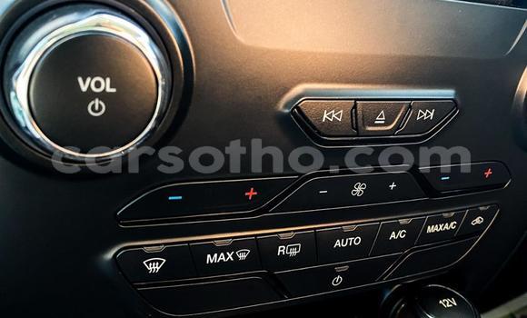 Sayi Na hannu Ford Everest White Mota in Maseru a Maseru Sayi Na hannu Ford Everest White Mota in Maseru a Maseru