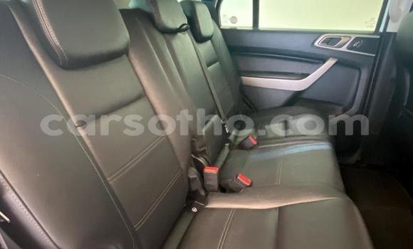 Sayi Na hannu Ford Everest White Mota in Maseru a Maseru Sayi Na hannu Ford Everest White Mota in Maseru a Maseru