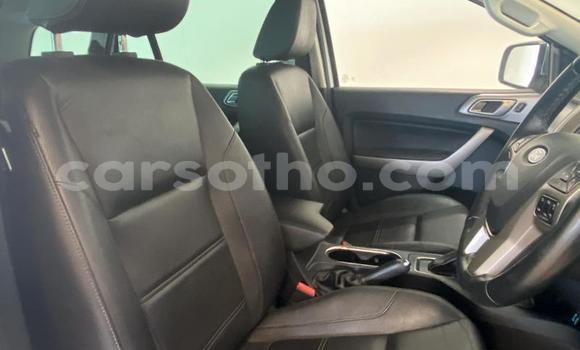 Sayi Na hannu Ford Everest White Mota in Maseru a Maseru Sayi Na hannu Ford Everest White Mota in Maseru a Maseru