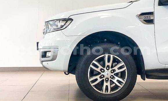 Sayi Na hannu Ford Everest White Mota in Maseru a Maseru Sayi Na hannu Ford Everest White Mota in Maseru a Maseru