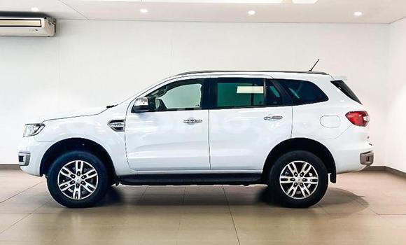 Sayi Na hannu Ford Everest White Mota in Maseru a Maseru Sayi Na hannu Ford Everest White Mota in Maseru a Maseru