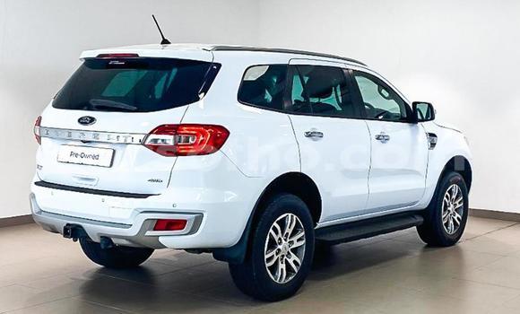 Sayi Na hannu Ford Everest White Mota in Maseru a Maseru Sayi Na hannu Ford Everest White Mota in Maseru a Maseru