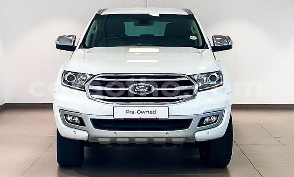 Sayi Na hannu Ford Everest White Mota in Maseru a Maseru Sayi Na hannu Ford Everest White Mota in Maseru a Maseru