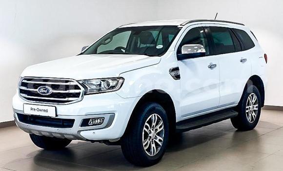 Sayi Na hannu Ford Everest White Mota in Maseru a Maseru Sayi Na hannu Ford Everest White Mota in Maseru a Maseru