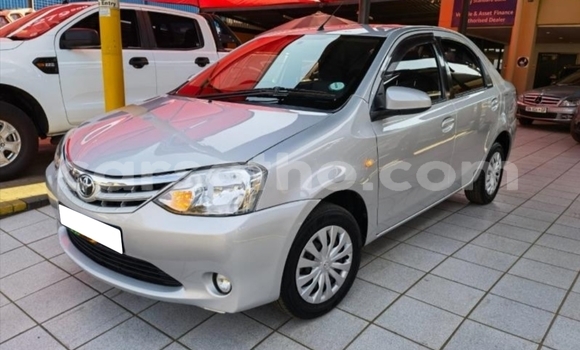اشتري مستعمل Toyota Etios Silver سيارة في Butha–Buthe في Thaba-Tseka