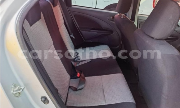 Sayi Na hannu Toyota Etios Silver Mota in Butha–Buthe a Thaba-Tseka Sayi Na hannu Toyota Etios Silver Mota in Butha–Buthe a Thaba-Tseka