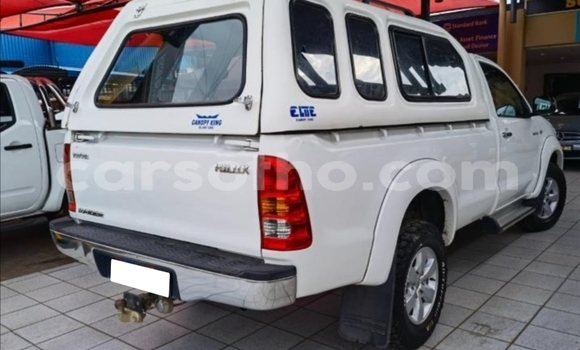 Sayi Na hannu Toyota Hilux White Mota in Maputsoe a Leribe Sayi Na hannu Toyota Hilux White Mota in Maputsoe a Leribe