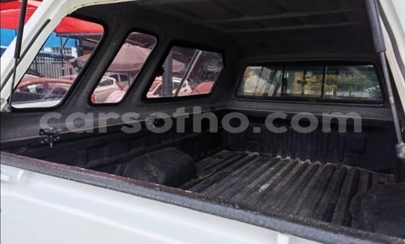 Sayi Na hannu Toyota Hilux White Mota in Maputsoe a Leribe Sayi Na hannu Toyota Hilux White Mota in Maputsoe a Leribe