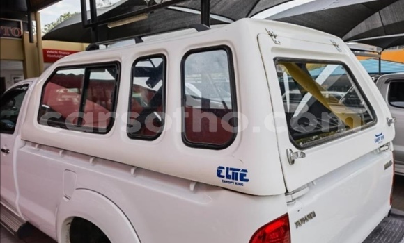 Sayi Na hannu Toyota Hilux White Mota in Maputsoe a Leribe Sayi Na hannu Toyota Hilux White Mota in Maputsoe a Leribe