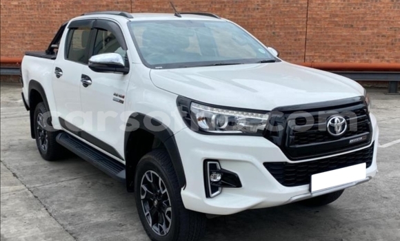 Acheter Occasion Voiture Toyota Hilux Blanc à Thaba–Tseka, Mafeteng