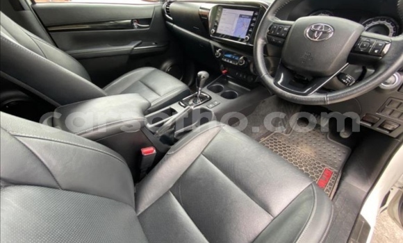 Acheter Occasion Voiture Toyota Hilux Blanc à Thaba–Tseka, Mafeteng Acheter Occasion Voiture Toyota Hilux Blanc à Thaba–Tseka, Mafeteng