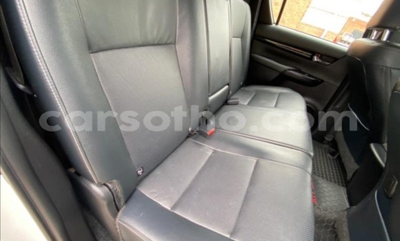 Acheter Occasion Voiture Toyota Hilux Blanc à Thaba–Tseka, Mafeteng Acheter Occasion Voiture Toyota Hilux Blanc à Thaba–Tseka, Mafeteng