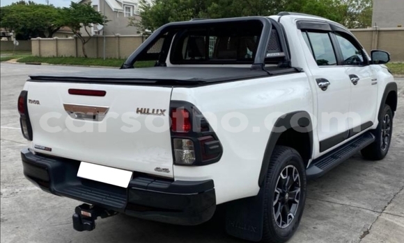 Acheter Occasion Voiture Toyota Hilux Blanc à Thaba–Tseka, Mafeteng Acheter Occasion Voiture Toyota Hilux Blanc à Thaba–Tseka, Mafeteng