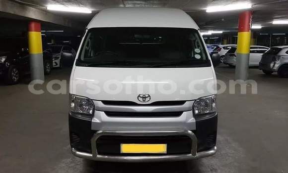 Sayi Na hannu Toyota Hiace White Mota in Peka a Leribe Sayi Na hannu Toyota Hiace White Mota in Peka a Leribe