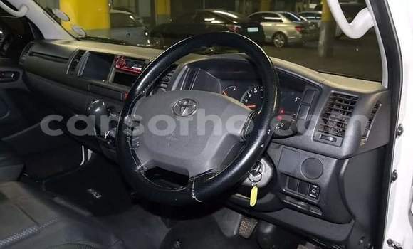 Sayi Na hannu Toyota Hiace White Mota in Peka a Leribe Sayi Na hannu Toyota Hiace White Mota in Peka a Leribe