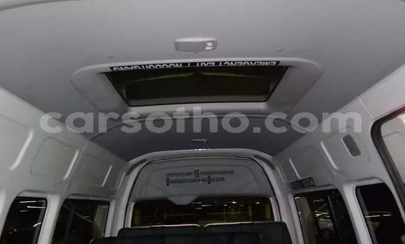 Sayi Na hannu Toyota Hiace White Mota in Peka a Leribe Sayi Na hannu Toyota Hiace White Mota in Peka a Leribe