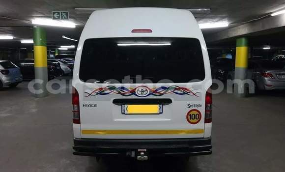 Sayi Na hannu Toyota Hiace White Mota in Peka a Leribe Sayi Na hannu Toyota Hiace White Mota in Peka a Leribe